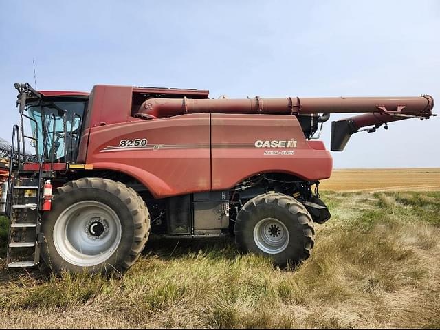 Image of Case IH 8250 equipment image 2