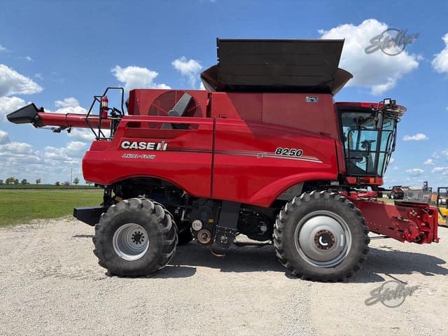 Image of Case IH 8250 equipment image 1