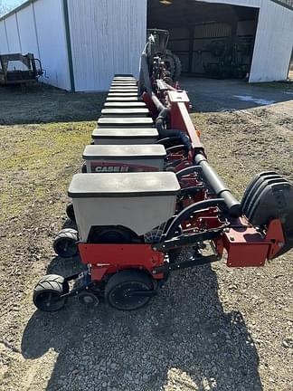 Image of Case IH 1235 equipment image 2