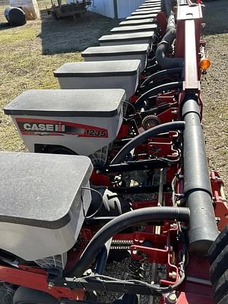 Image of Case IH 1235 equipment image 1