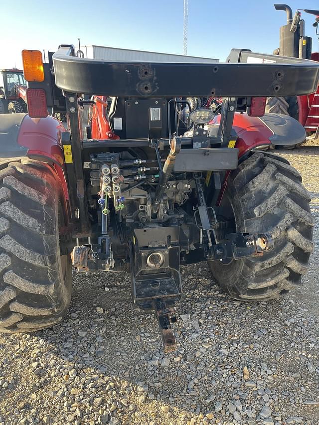 Image of Case IH Farmall 105A equipment image 4