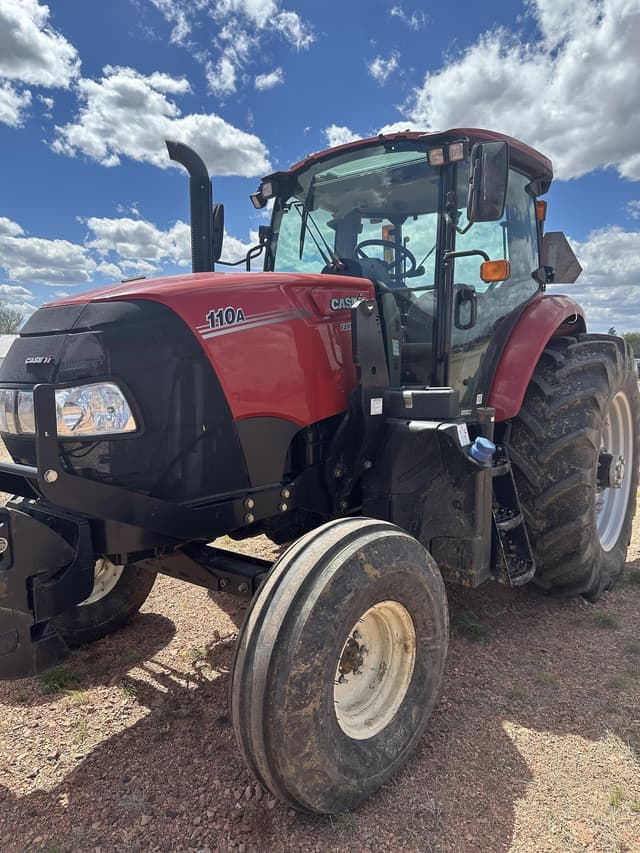 Image of Case IH Farmall 110A equipment image 2