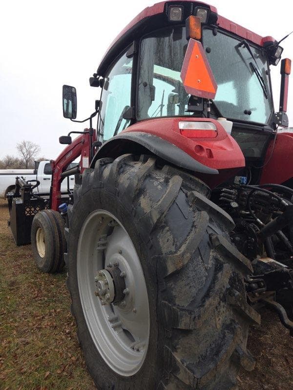 Image of Case IH Farmall 110A equipment image 4