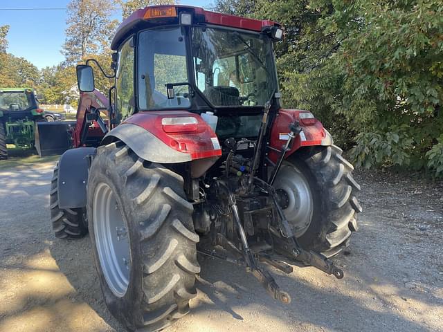 Image of Case IH Farmall 110C equipment image 4