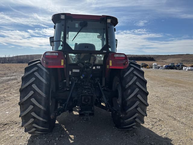 Image of Case IH Farmall 110C equipment image 4