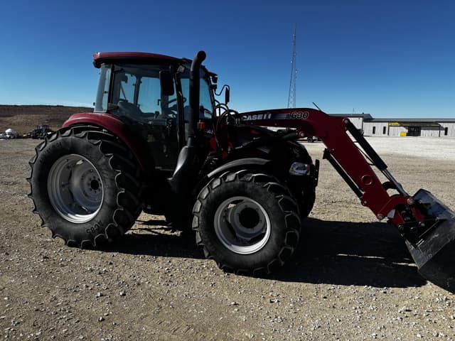 Image of Case IH Farmall 110C equipment image 2