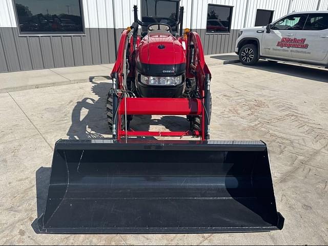 Image of Case IH Farmall 35A equipment image 1