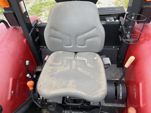 Image of Case IH Farmall 60A equipment image 2