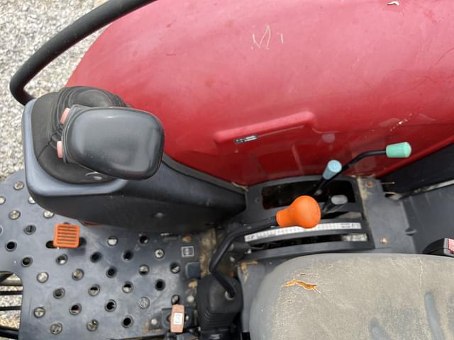 Image of Case IH Farmall 60A equipment image 3