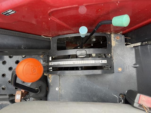 Image of Case IH Farmall 60A equipment image 4