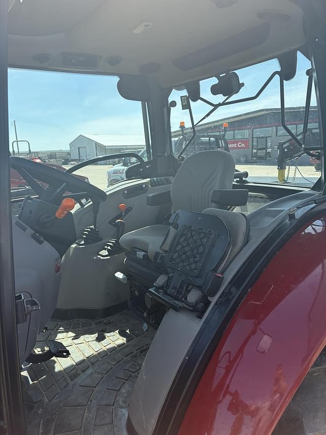 Image of Case IH Farmall 75A equipment image 4