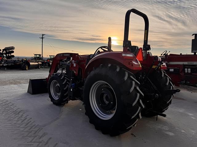 Image of Case IH Farmall 90C equipment image 2