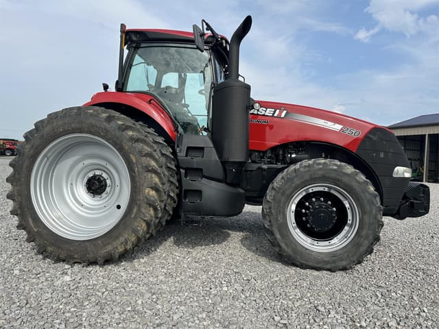 Image of Case IH Magnum 250 equipment image 3