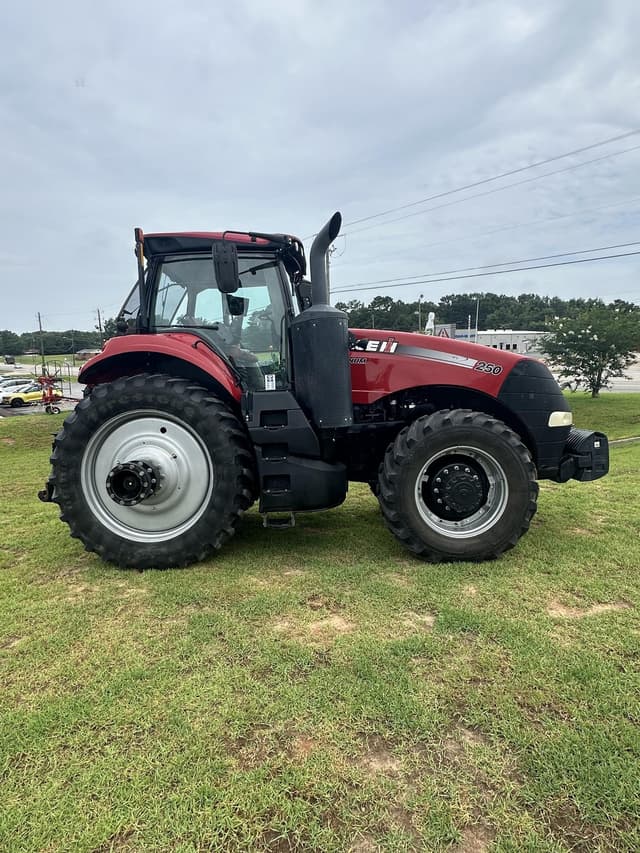 Image of Case IH Magnum 250 equipment image 4