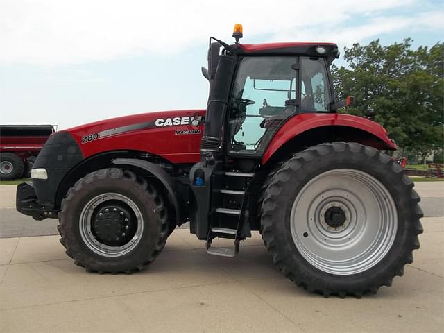 Image of Case IH Magnum 280 equipment image 4