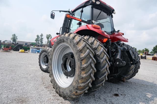 Image of Case IH Magnum 340 equipment image 4