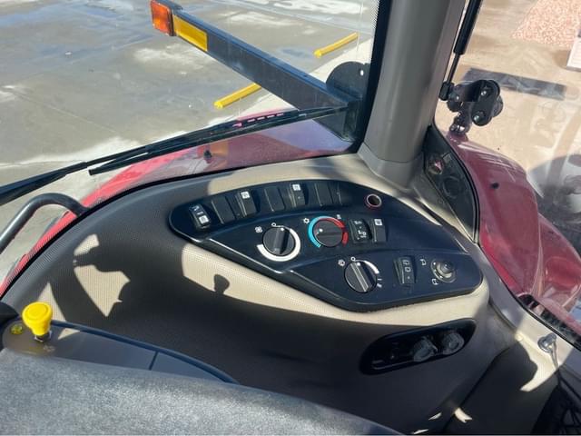 Image of Case IH Magnum 340 equipment image 3