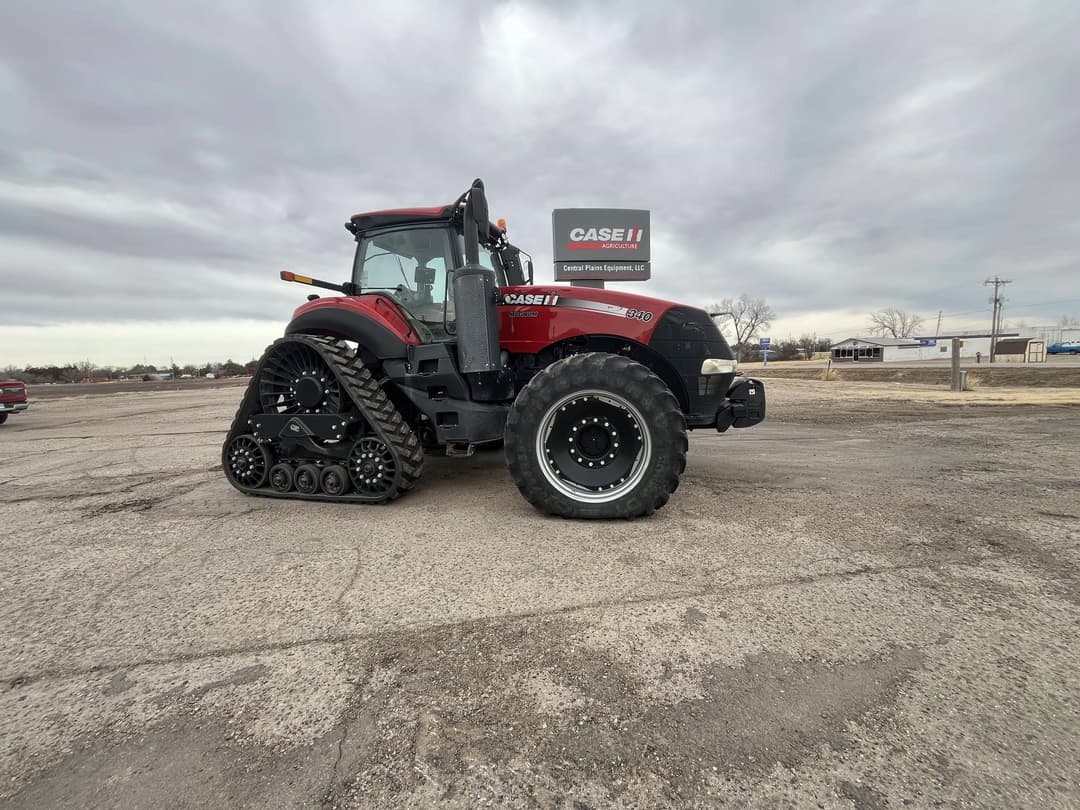 Image of Case IH Magnum 340 Rowtrac Primary image