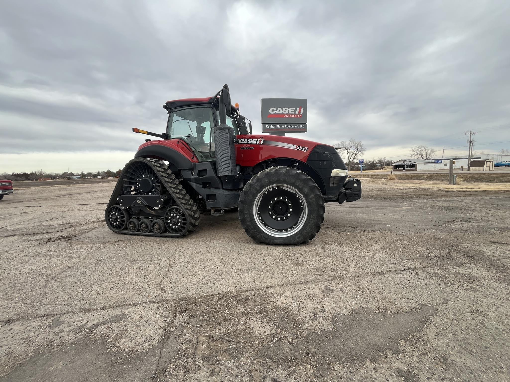 2019 Case IH Magnum 340 Rowtrac Equipment Image0