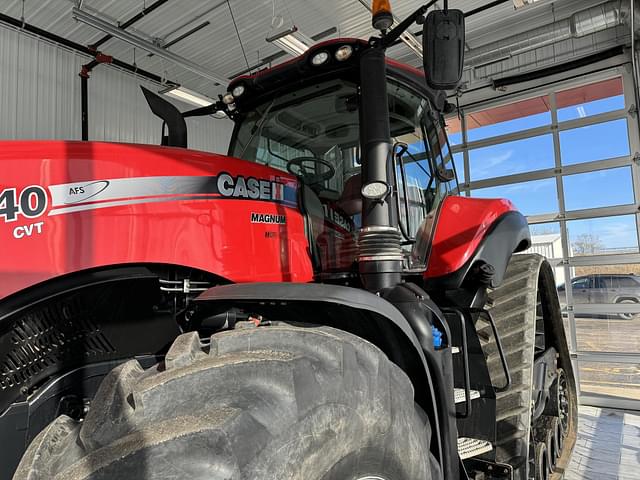 Image of Case IH Magnum 340 Rowtrac equipment image 2