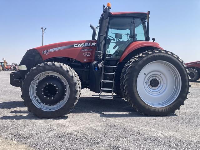 Image of Case IH Magnum 250 equipment image 4