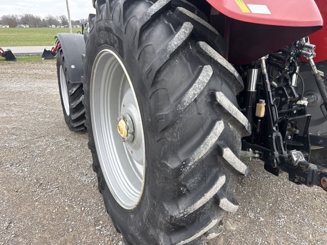 Image of Case IH Maxxum 135 equipment image 4