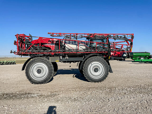 Image of Case IH Patriot 3340 equipment image 3