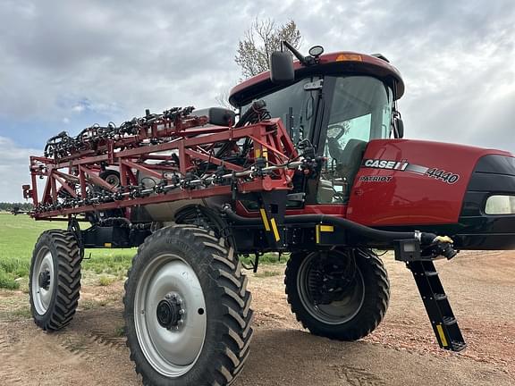 Image of Case IH Patriot 4440 equipment image 2