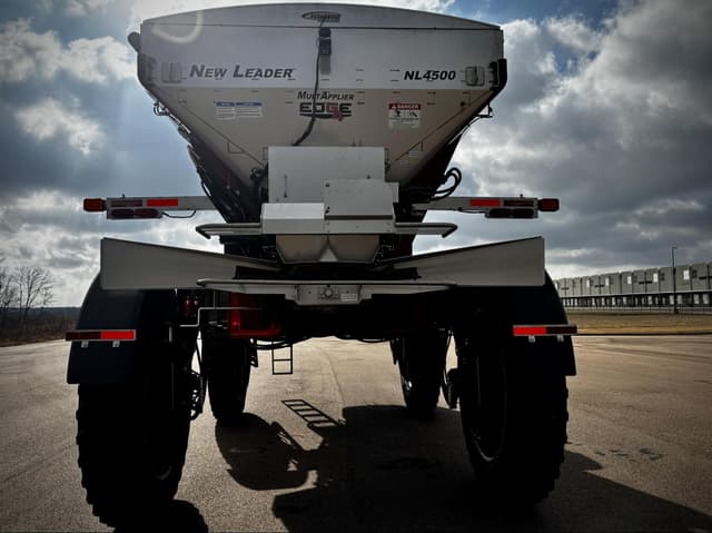 Image of Case IH 5550 Trident equipment image 3