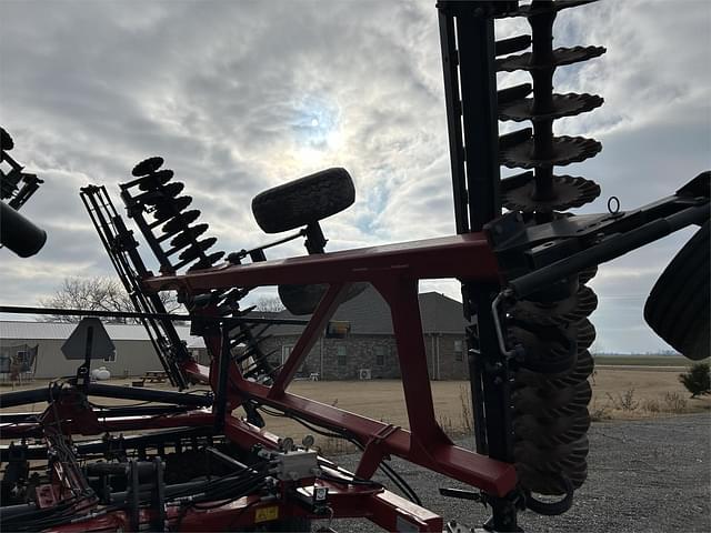 Image of Case IH 335VT equipment image 4