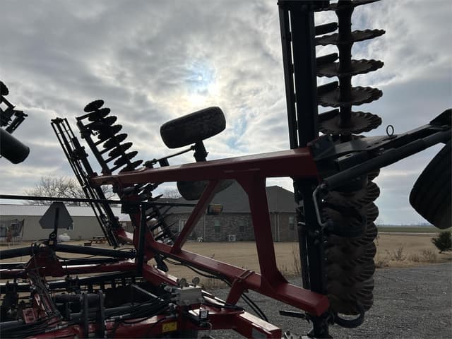 Image of Case IH 335VT equipment image 4