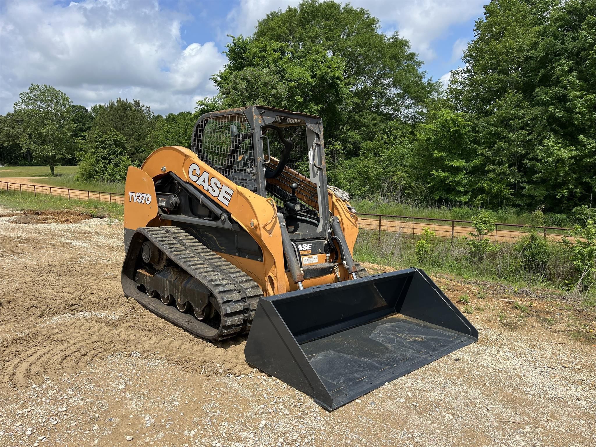 2019 Case TV370 Equipment Image0