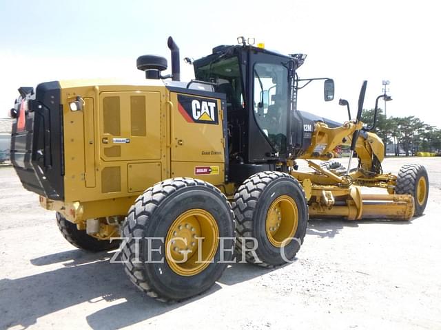 Image of Caterpillar 12M3 AWD equipment image 3
