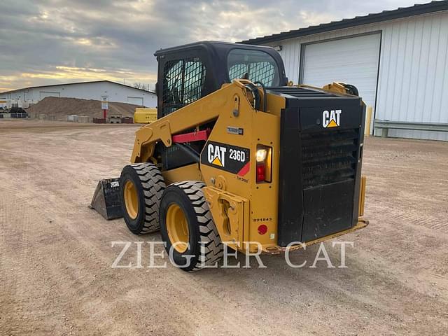 Image of Caterpillar 236D equipment image 4