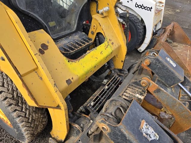 Image of Caterpillar 236D3 equipment image 4