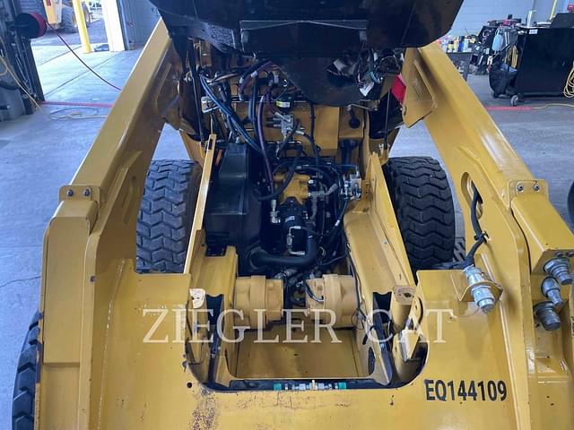 Image of Caterpillar 242D equipment image 2
