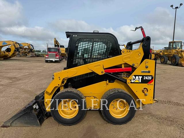 Image of Caterpillar 242D equipment image 4