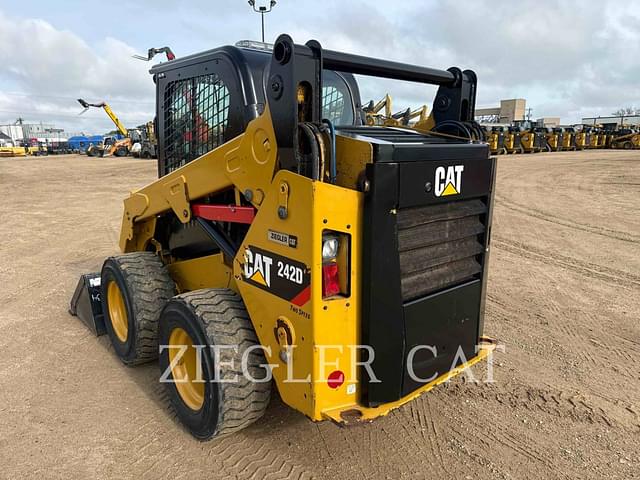 Image of Caterpillar 242D equipment image 3