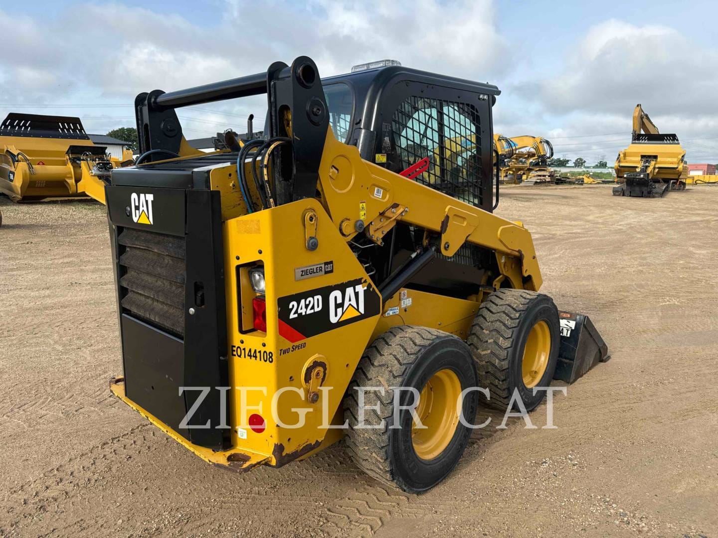 2019 Caterpillar 242D Equipment Image0