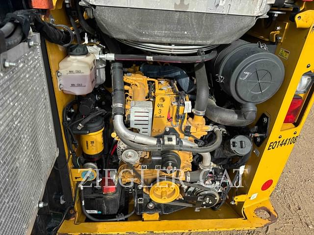 Image of Caterpillar 242D equipment image 2