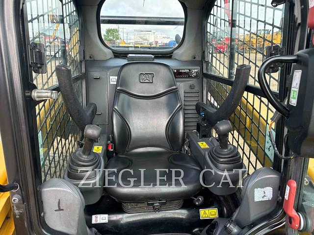 Image of Caterpillar 242D equipment image 2
