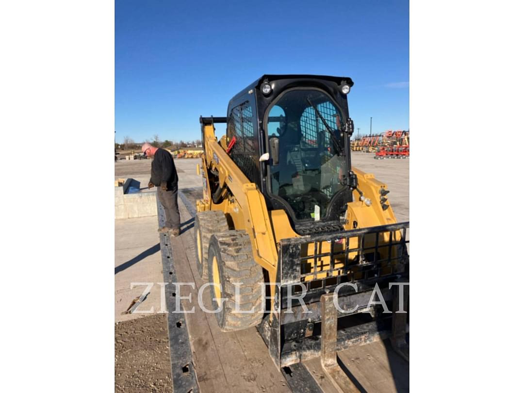 Image of Caterpillar 242D3 Image 1