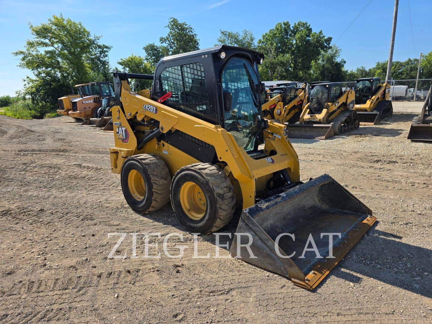 2019 Caterpillar 242D3 Equipment Image0