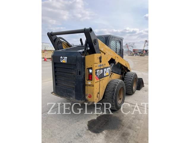 Image of Caterpillar 272D2 equipment image 2
