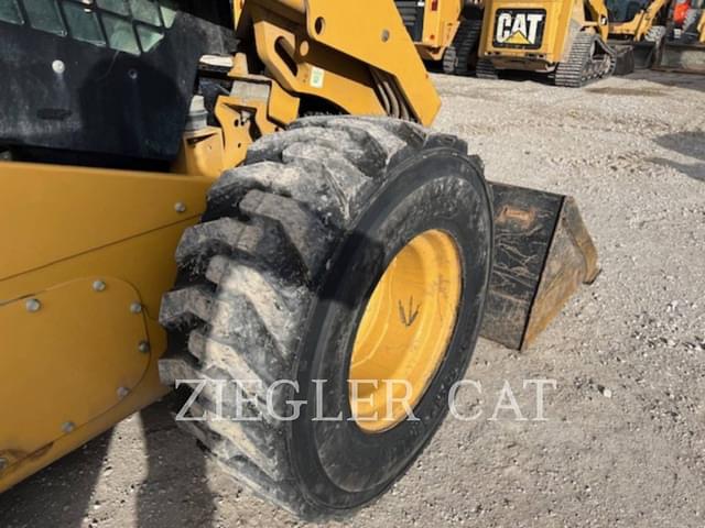 Image of Caterpillar 272D2 equipment image 3