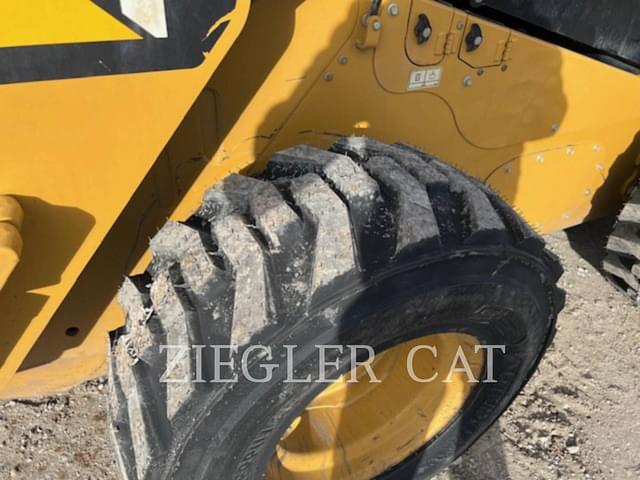 Image of Caterpillar 272D2 equipment image 1