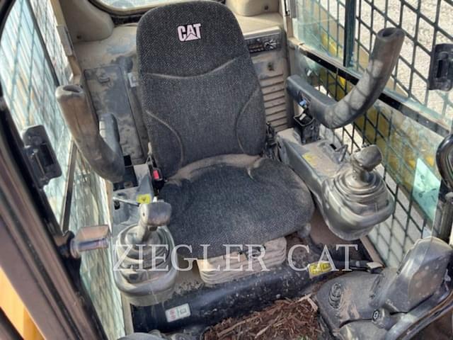 Image of Caterpillar 272D2 equipment image 4