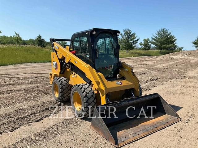 Image of Caterpillar 272D3 equipment image 2