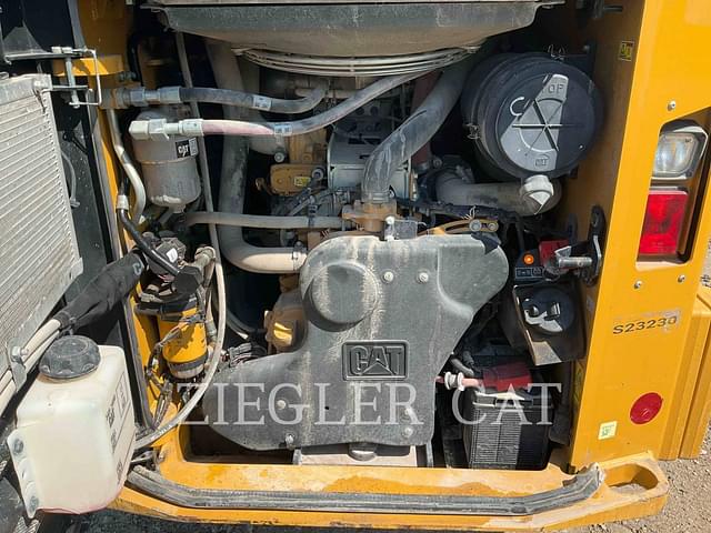 Image of Caterpillar 272D3 equipment image 4