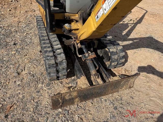 Image of Caterpillar 300.9D equipment image 4